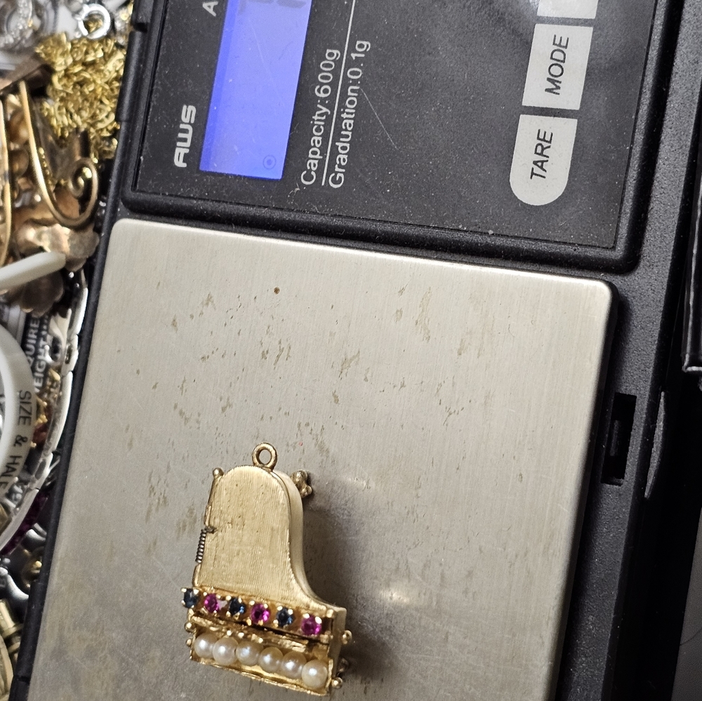 14k piano locket pendant with genuine rubies, sapphires, and pearls. Stamped 14k - Picture 7 of 7